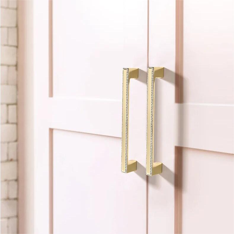 Classic Crystal-Edged D Cupboard Handles & Knobs
