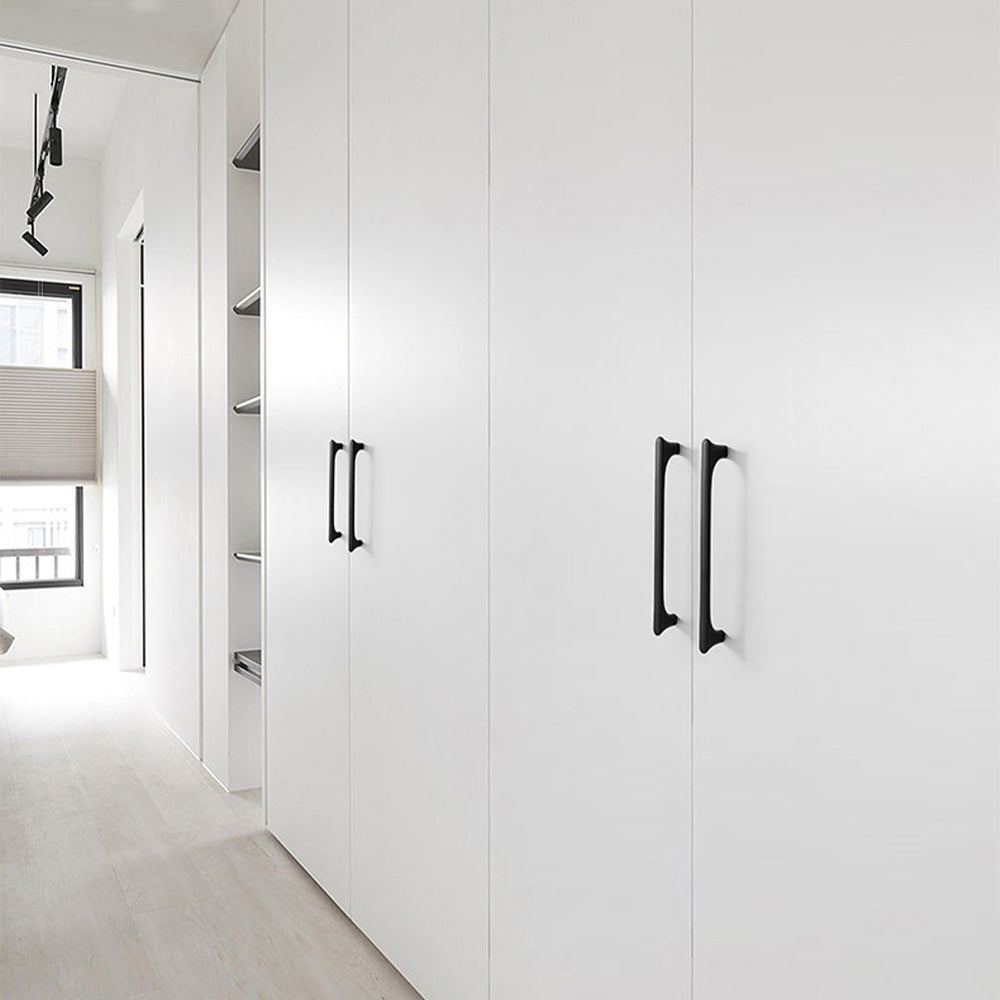 Classic Flared-End D Cupboard Handles & Knobs
