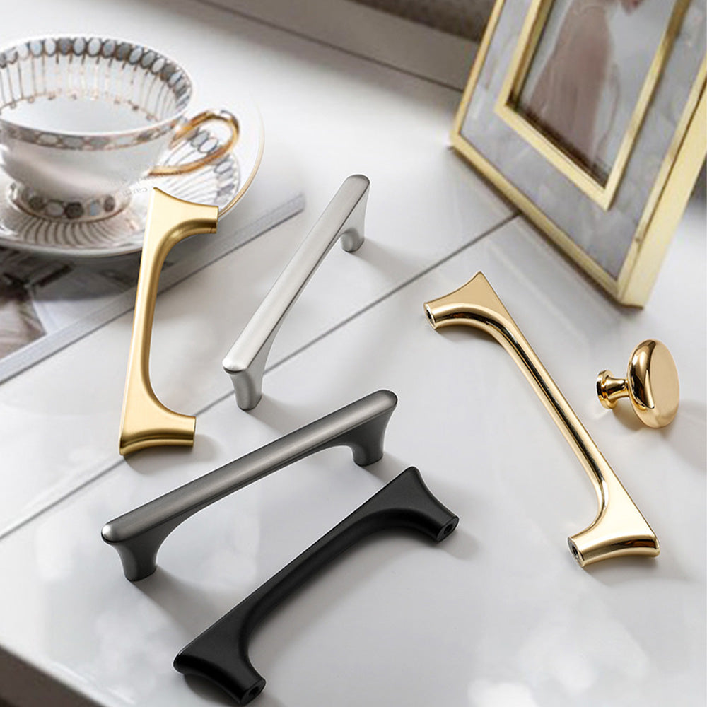 Classic Flared-End D Cupboard Handles & Knobs