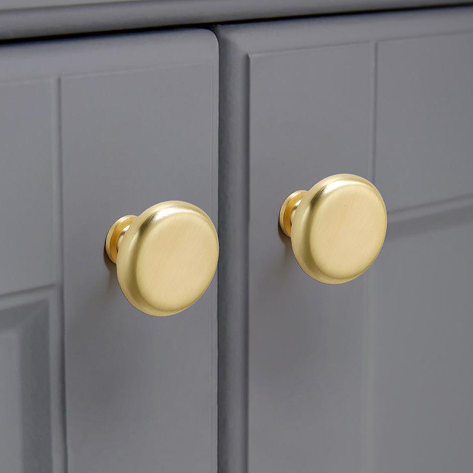 Classic Flared-End D Cupboard Handles & Knobs
