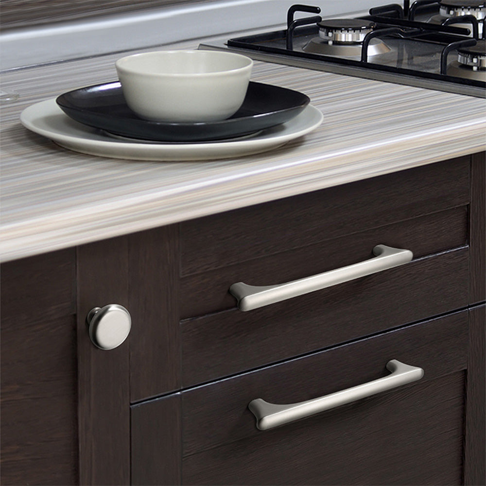 Classic Flared-End D Cupboard Handles & Knobs