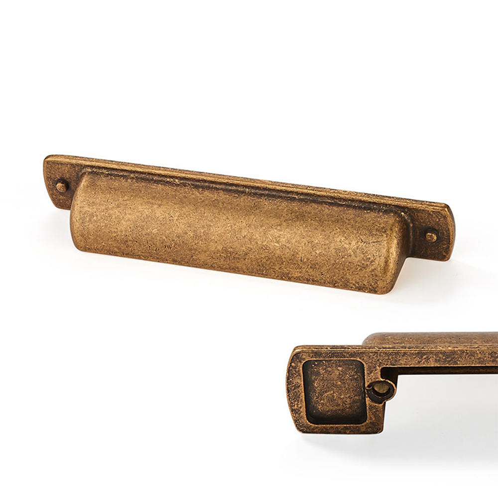 Classic Kitchen Cup Handles & Round Knobs