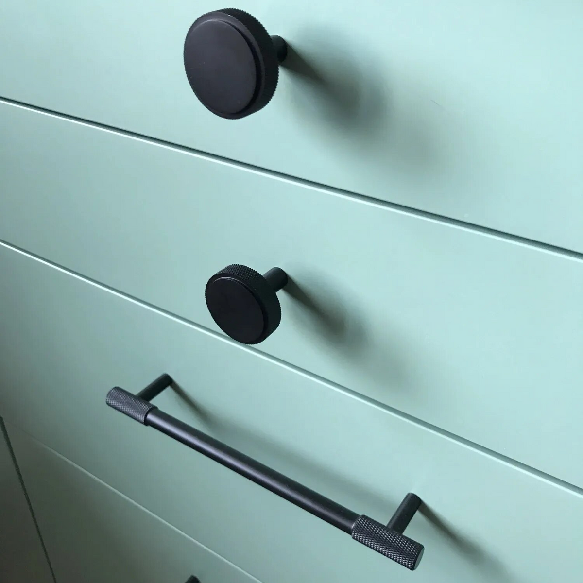 Classic Knurled Solid Brass T-Bar Cupboard Handles & Knobs