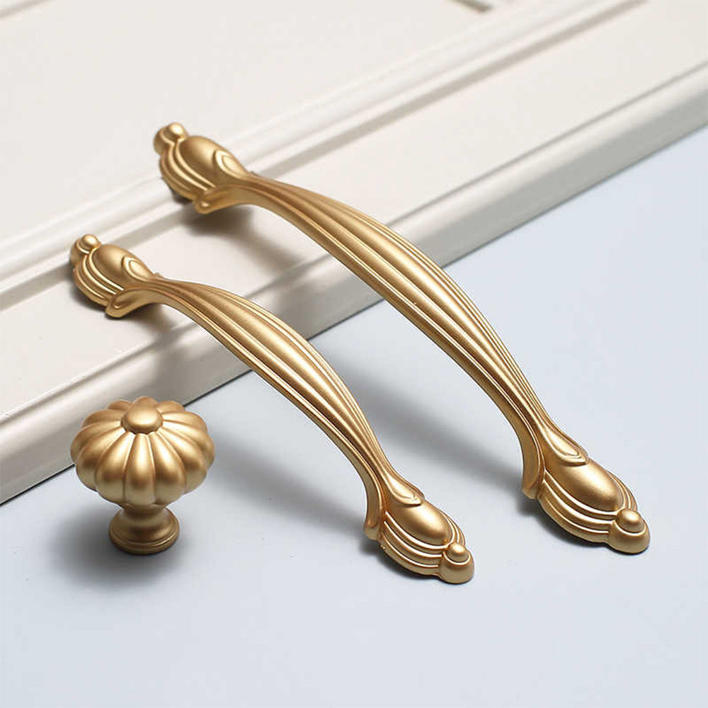 Classic Reeded Bow Cupboard Handles & Flower Knobs