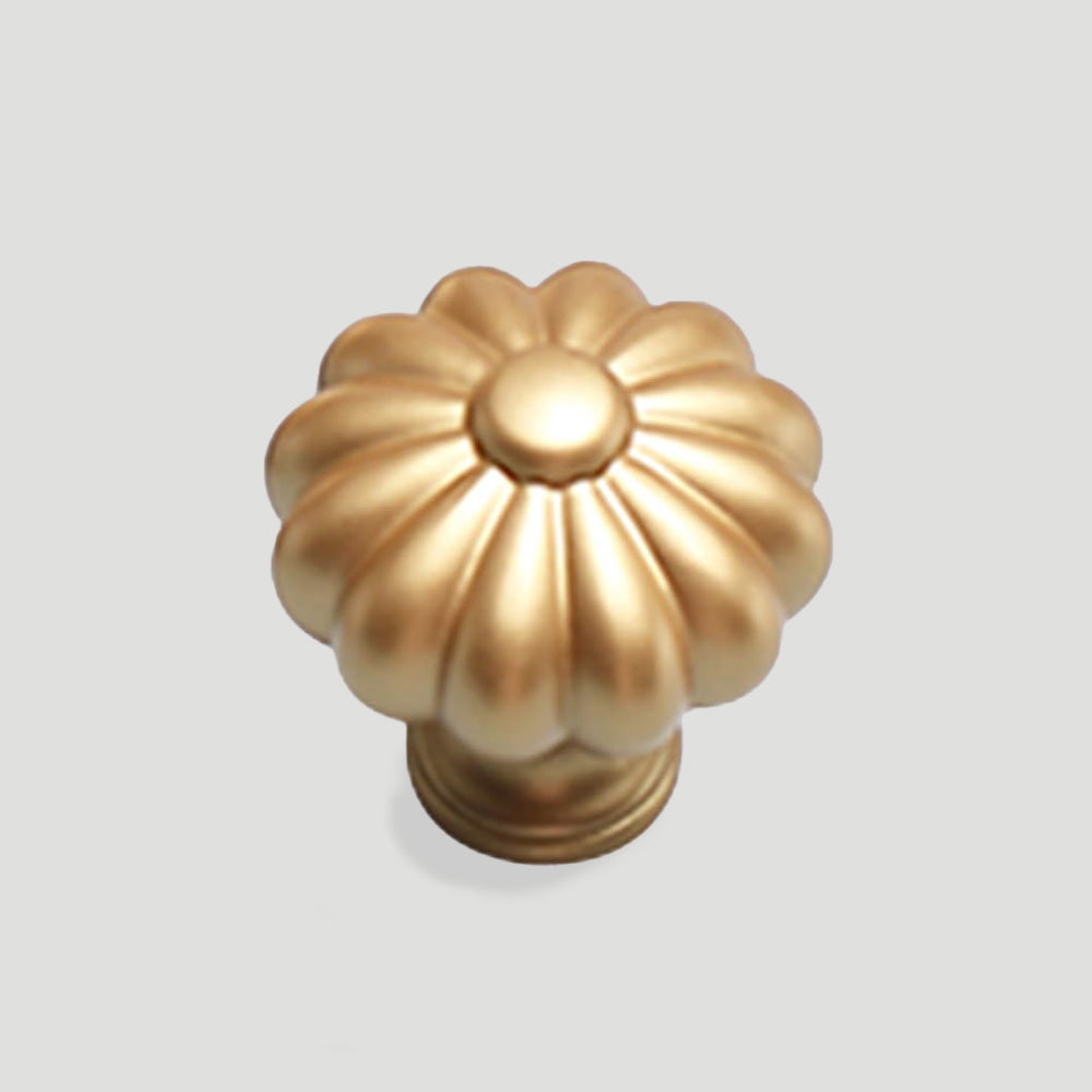 Classic Reeded Bow Cupboard Handles & Flower Knobs
