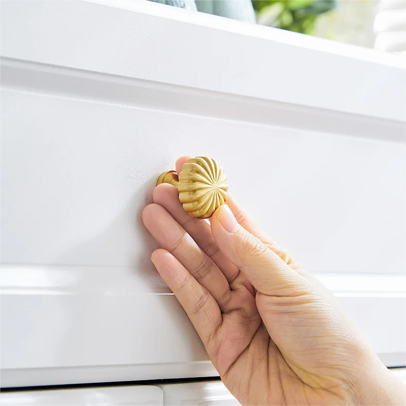 Modern Round and T-Bar Gold Cupboard Knobs