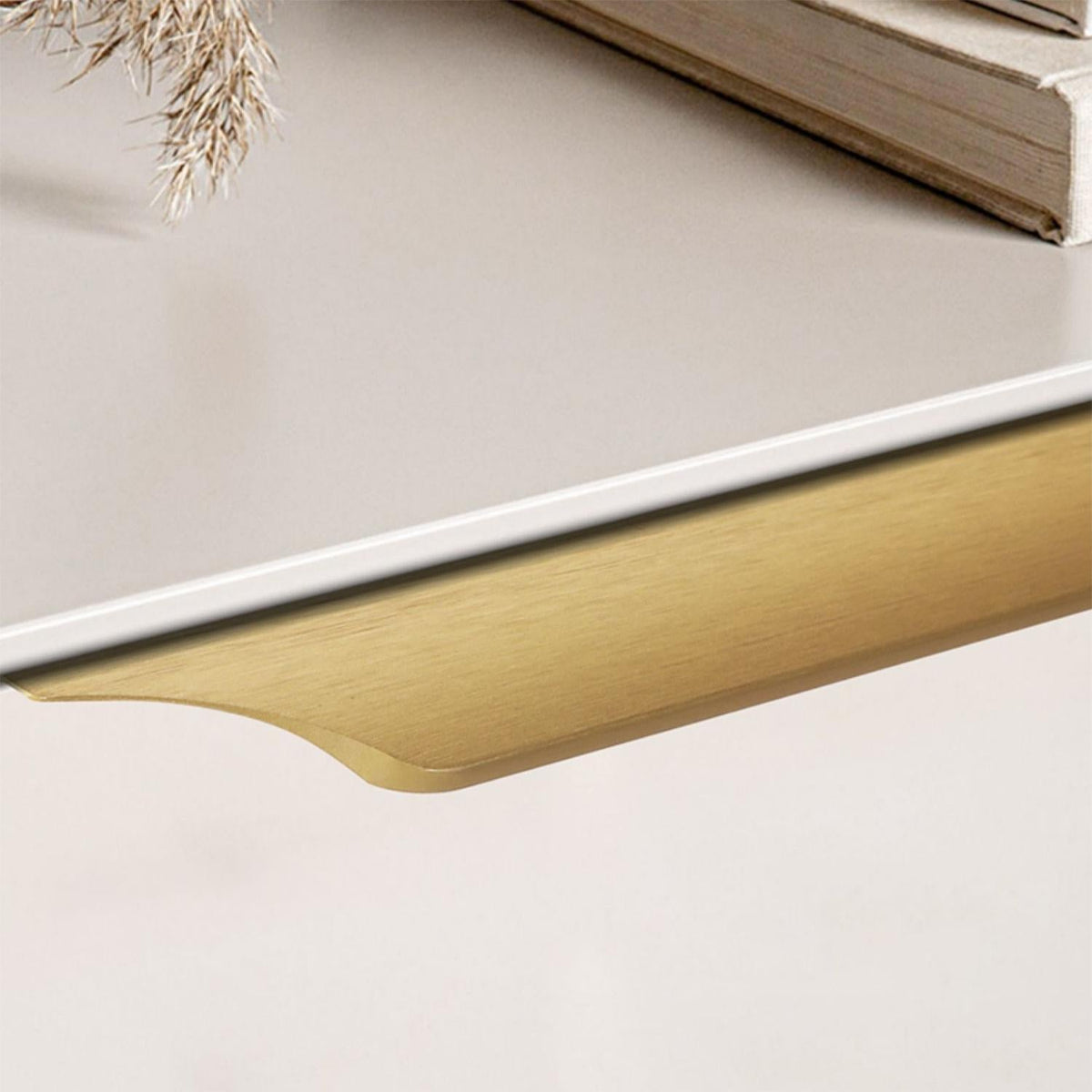 Modern Tapered-Lip Aluminium Edge Pull Handles
