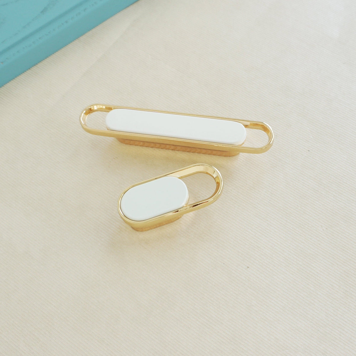 Modern Two-Tone Oval Loop Kitchen Cupboard Handles and Knobs