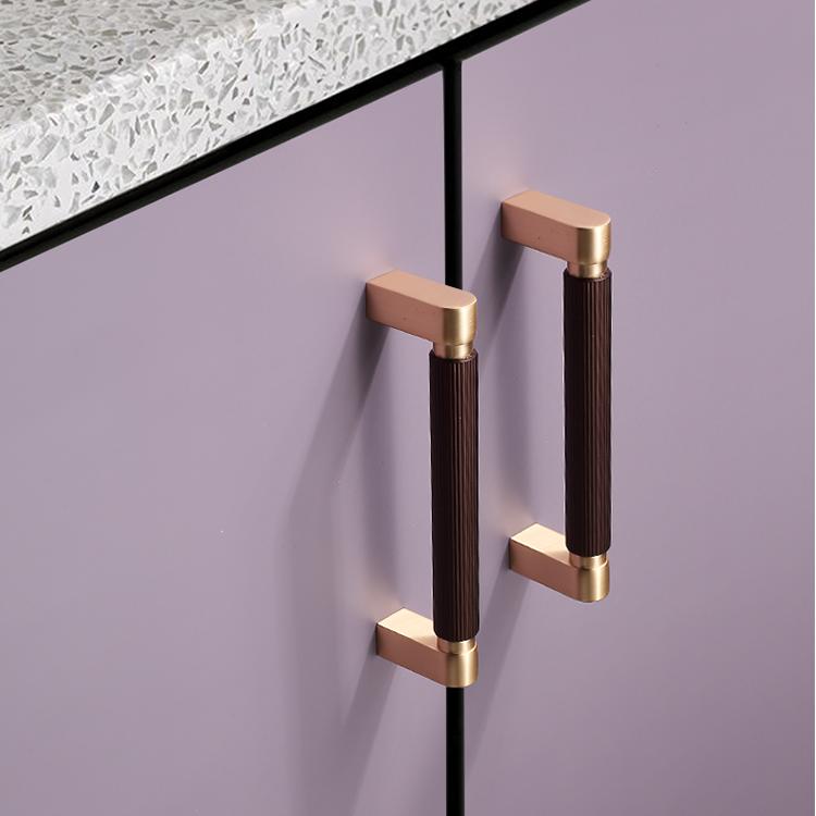 Modern Two-Tone Ribbed Bar Cupboard Handles with Block Feet
